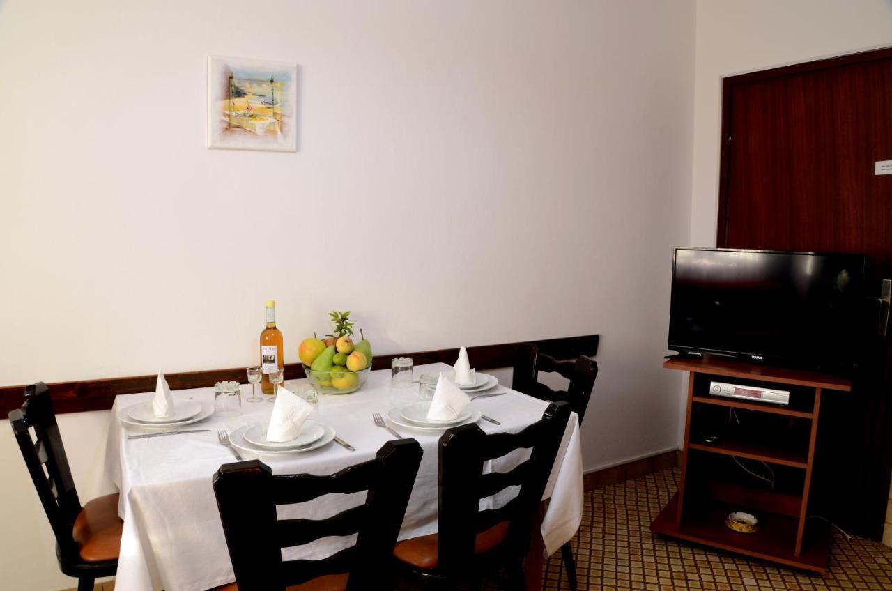Dvosoban Apartman U Centru Grada 비오그라드나모루 외부 사진