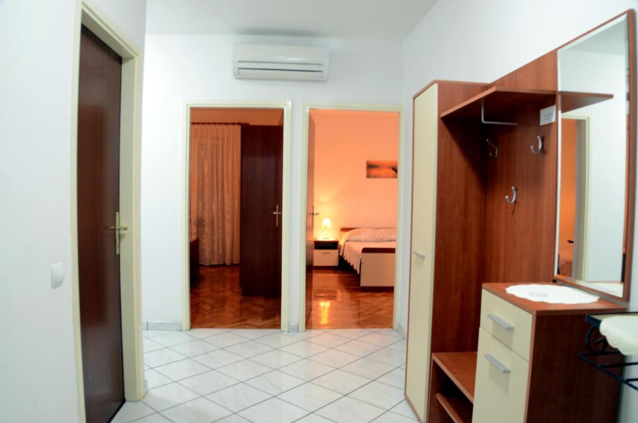 Dvosoban Apartman U Centru Grada 비오그라드나모루 외부 사진