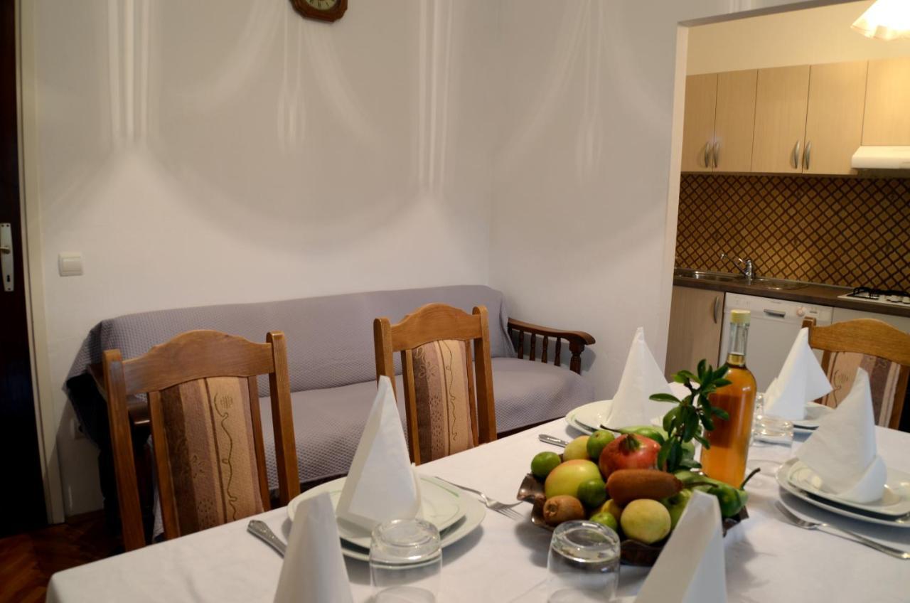 Dvosoban Apartman U Centru Grada 비오그라드나모루 외부 사진