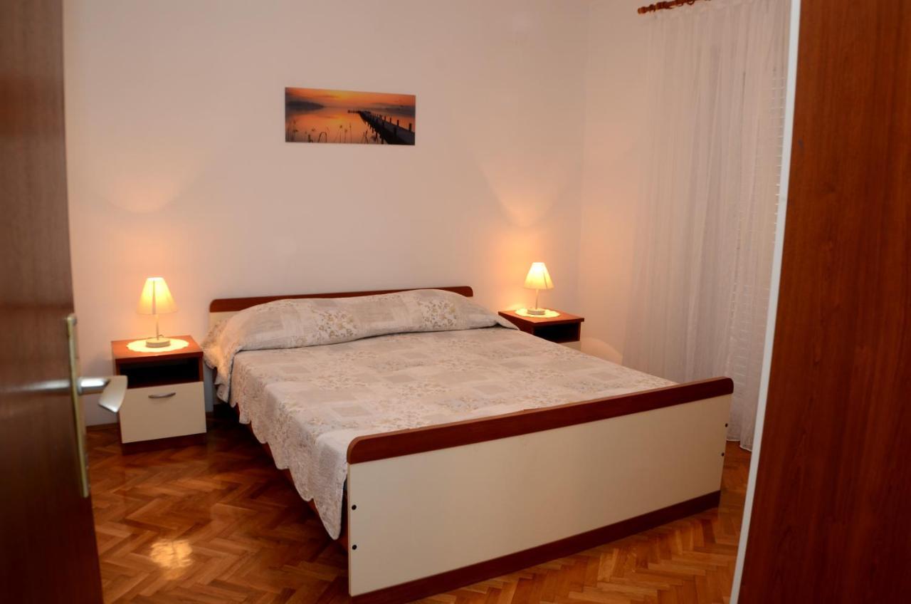 Dvosoban Apartman U Centru Grada 비오그라드나모루 외부 사진