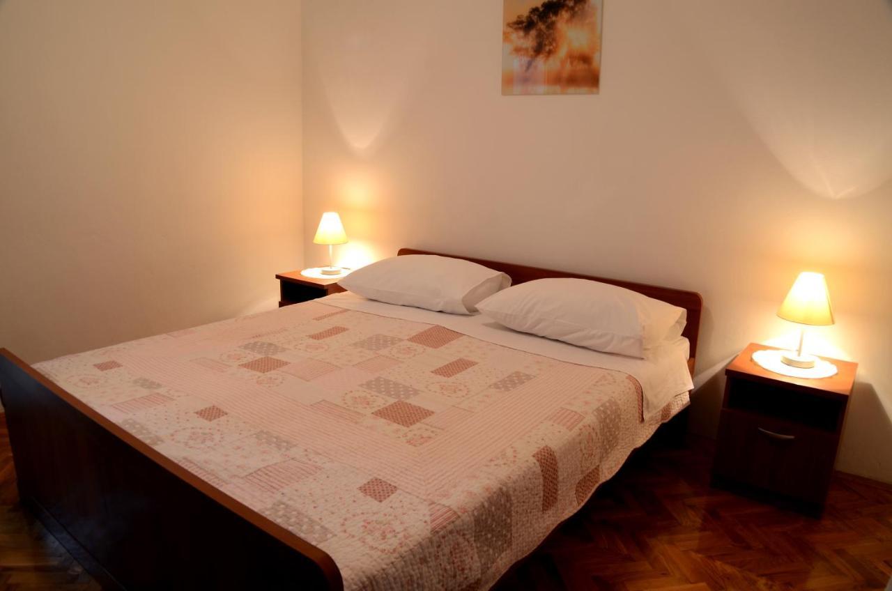 Dvosoban Apartman U Centru Grada 비오그라드나모루 외부 사진