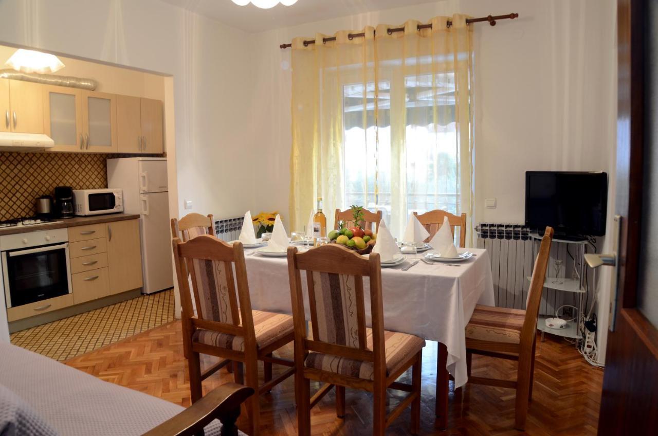 Dvosoban Apartman U Centru Grada 비오그라드나모루 외부 사진