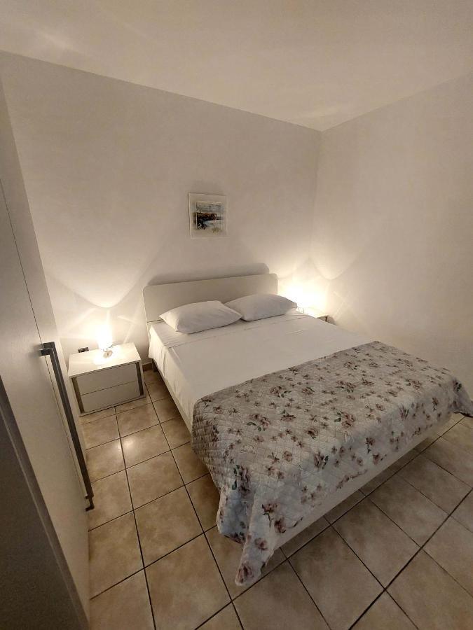 Dvosoban Apartman U Centru Grada 비오그라드나모루 외부 사진