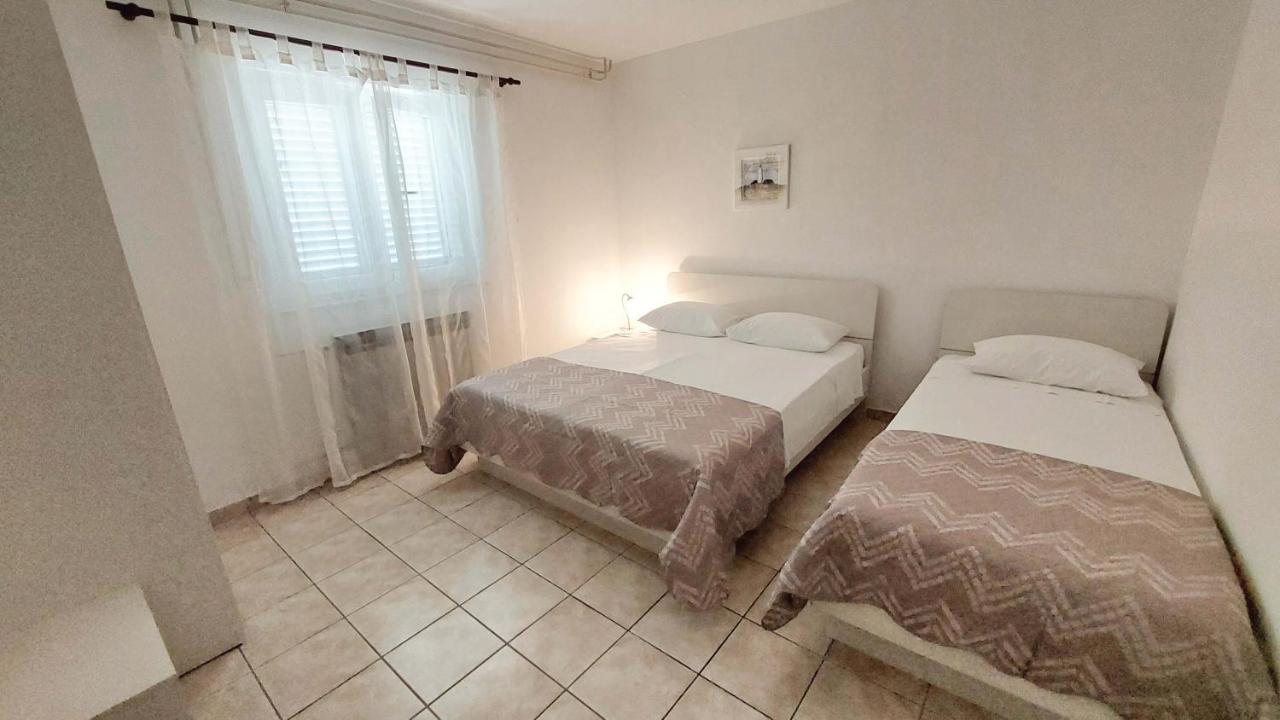 Dvosoban Apartman U Centru Grada 비오그라드나모루 외부 사진